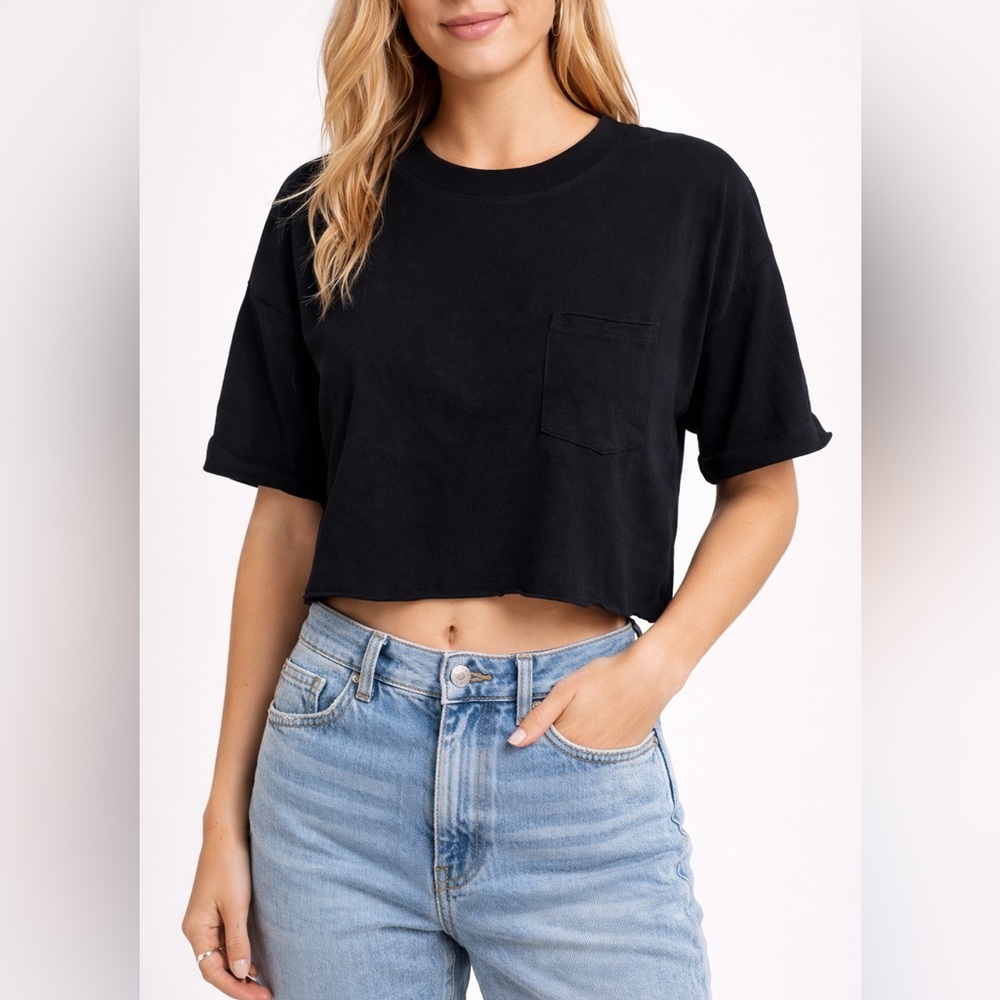 NBD Black T-shirt with Pocket‎ Crop Top